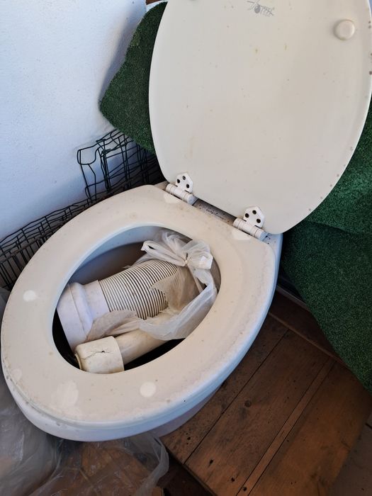 CHIUVETA cu Picior si Toaleta