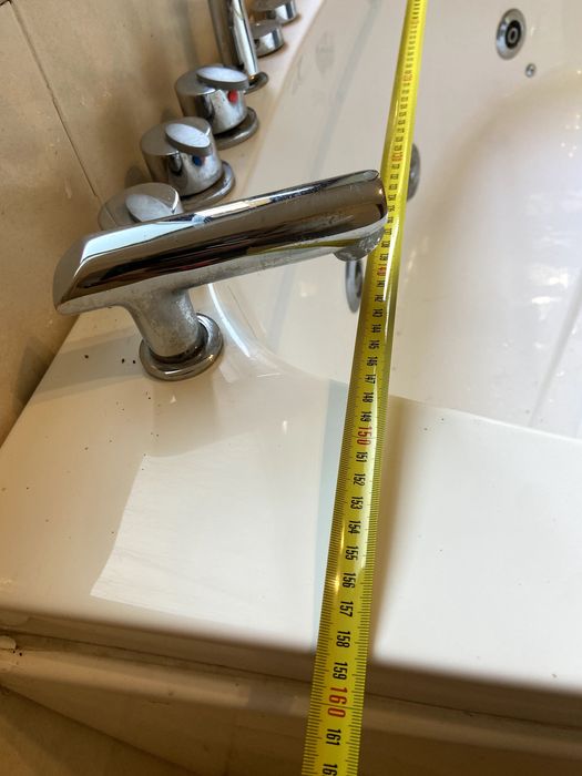 Cada pe colt cu hidromasaj 160x96cm