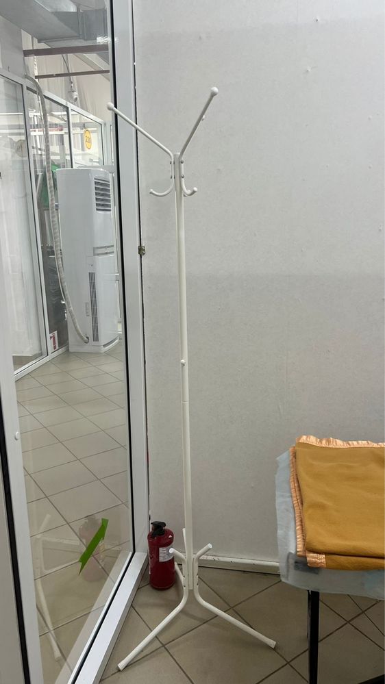 Продам вешалку напольную