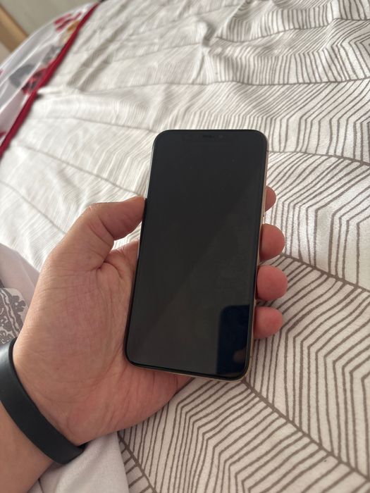 Продавам iphone 11 pro gold 256gb