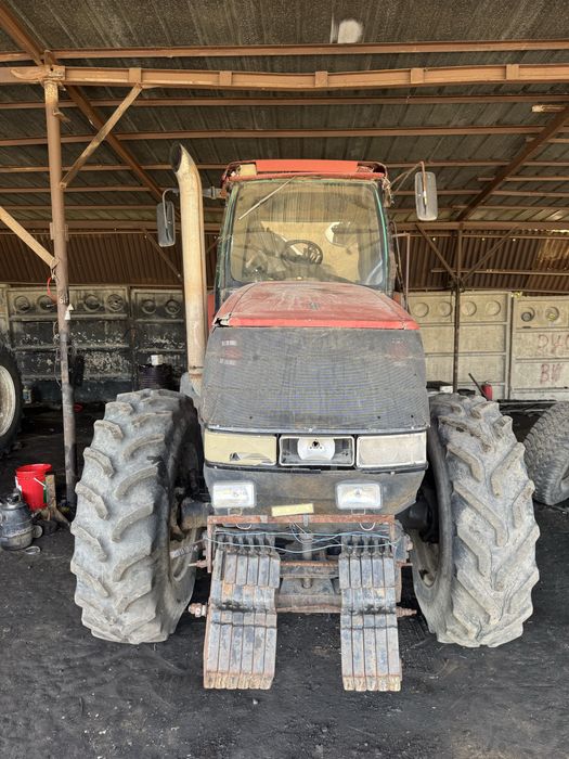 Трактор CASE  с плугом LEMKEN,