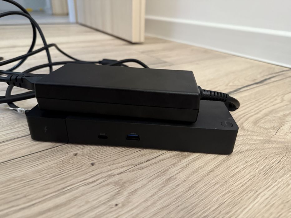 Docking Station Dell cu Thunderbolt, model WD19TB