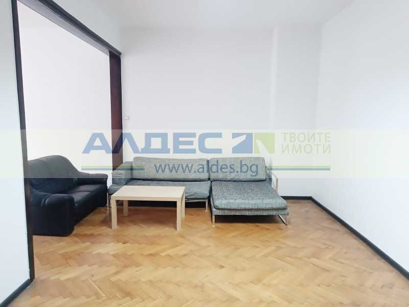 Отдава се просторен офис до пл. Славейков!