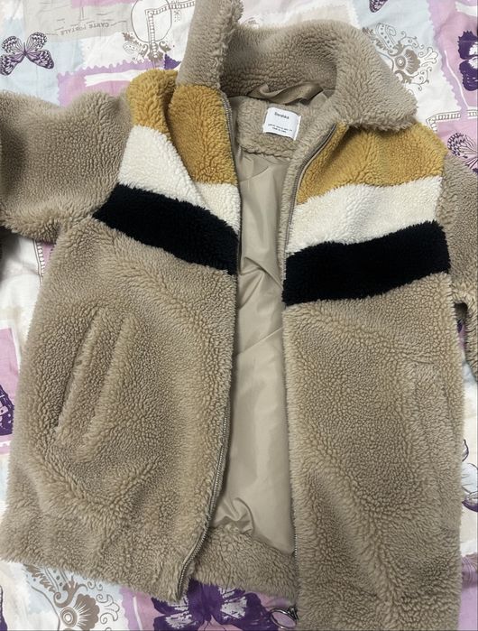Чисто ново пухено меко яке bershka. Не е носено, много топли и удобно