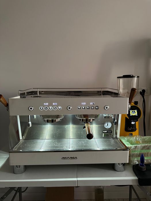 Masina de cafea espressor profesional multiboiler marzocco simonelli