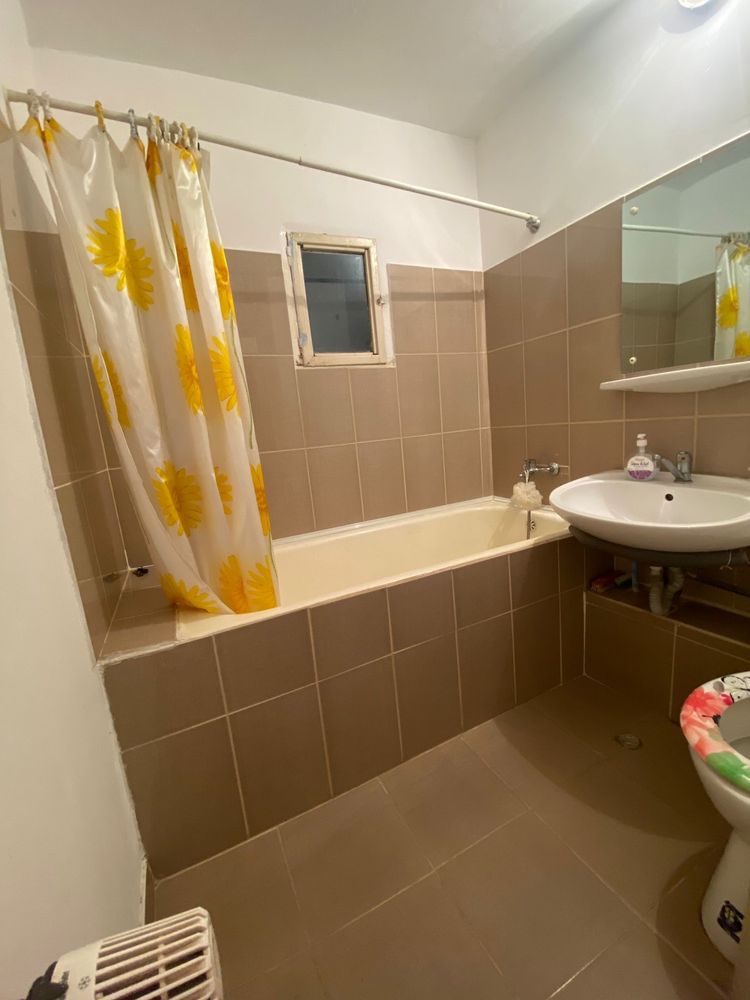 Inchiriez Apartament 3 camere zona Decebal
