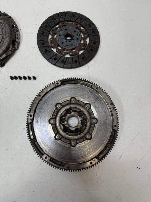 Kit ambreiaj volanta masa dubla 2.0 BMP BMM BKP Golf 5 Passat B6 A3