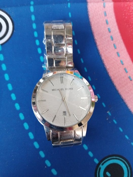 Часовник МС чисто нов