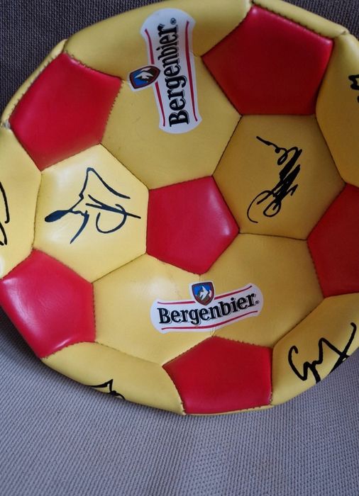 Minge de fotbal noua Bergenbier cu autografe