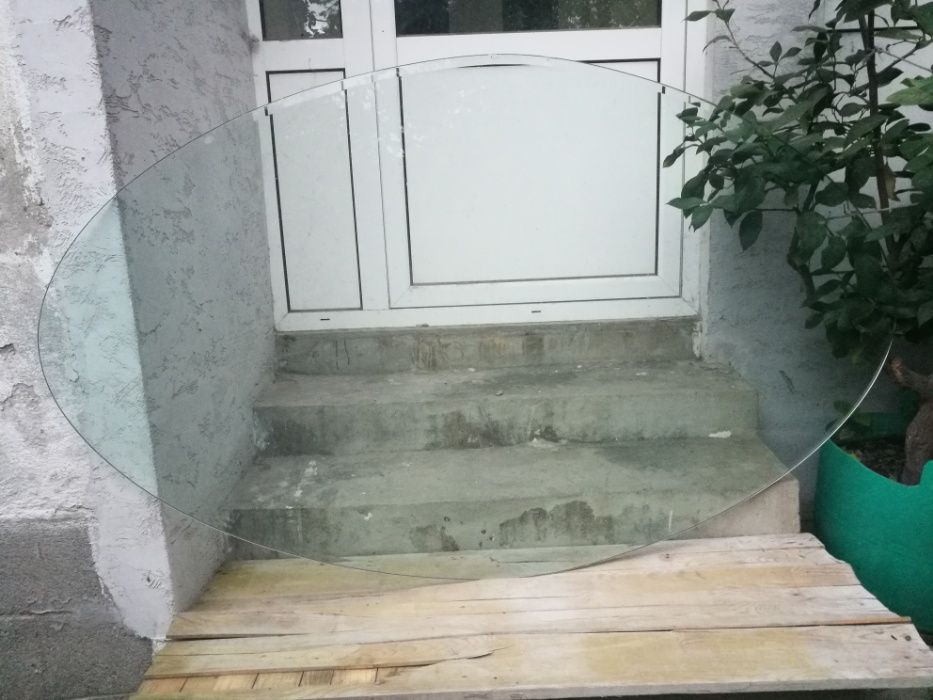 Калено стъкло за голяма холна маса с фасет