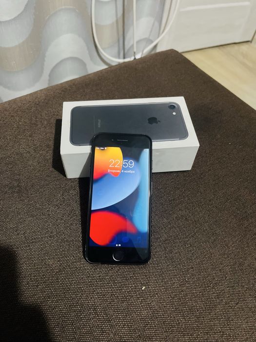 Продам живой айфон7/32