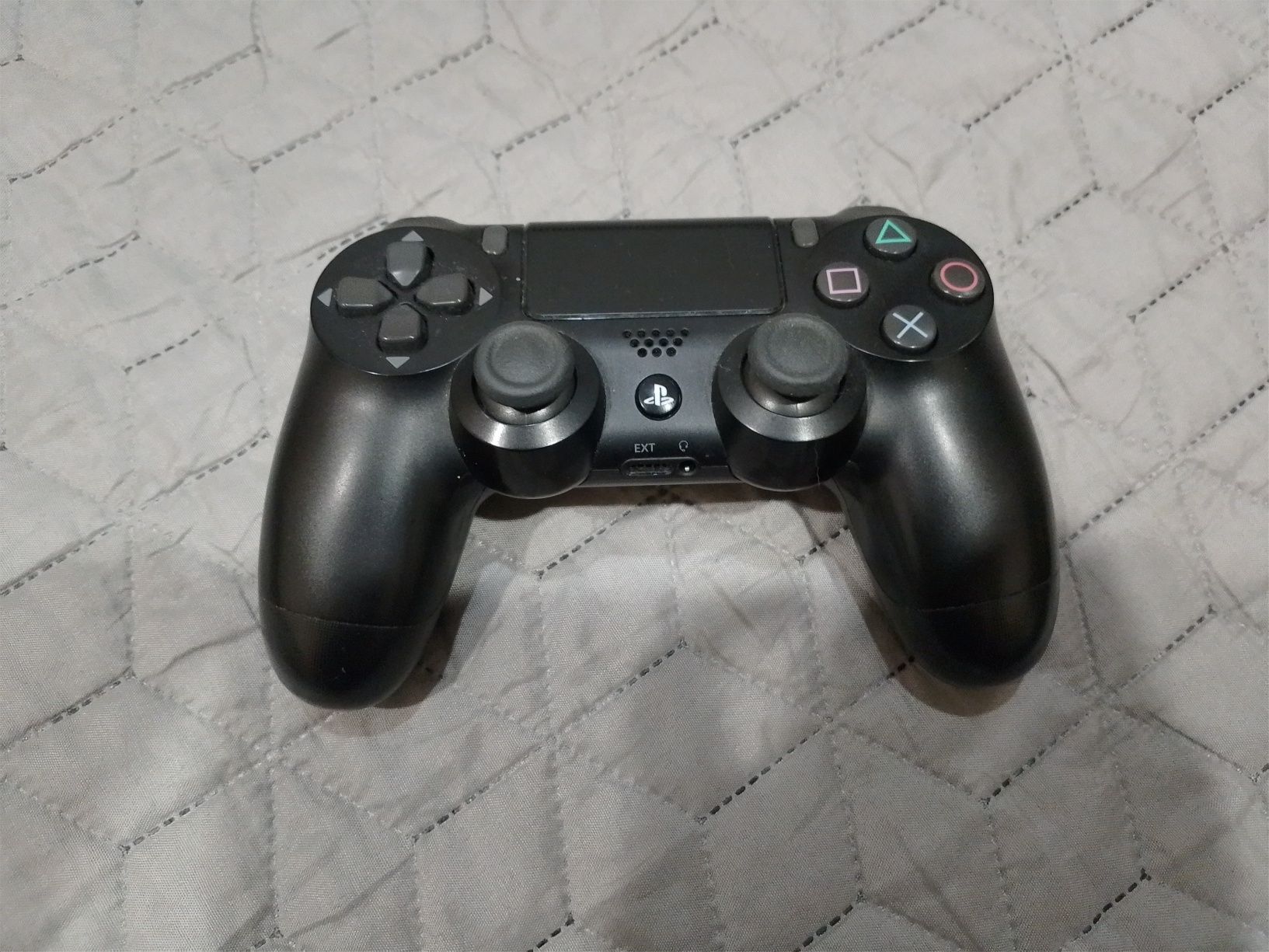 Ps4 Slim 1TB с джойстик и кутия