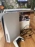 Продам PS 5 в хорошем состоянии