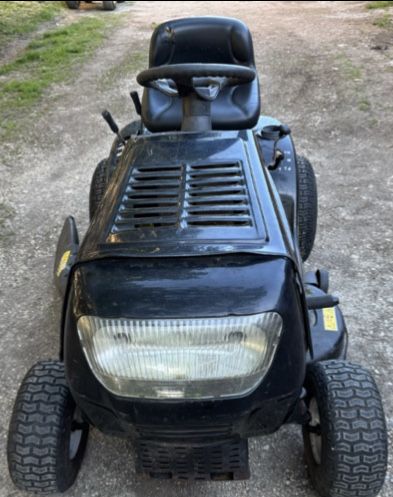Тракторна косачка MTD 15.5 к.с. с двигател BRIGGS & STRATTON