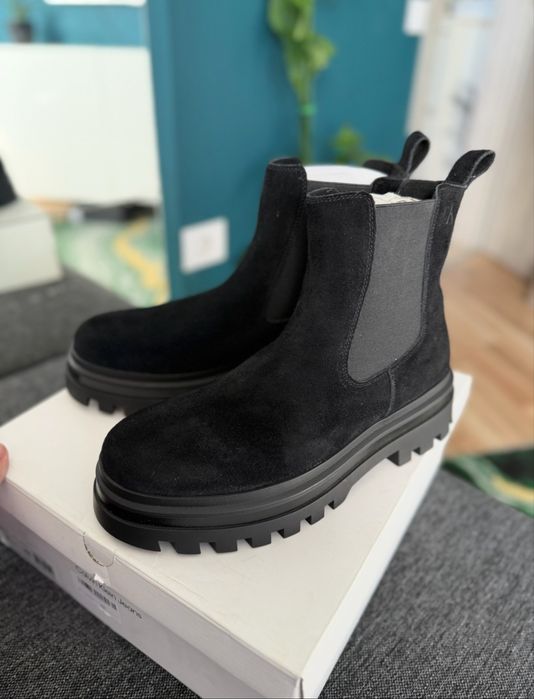 Calvin Klein Jeans Lugged Chelsea cizme piele intoarsa neagra 41 noi