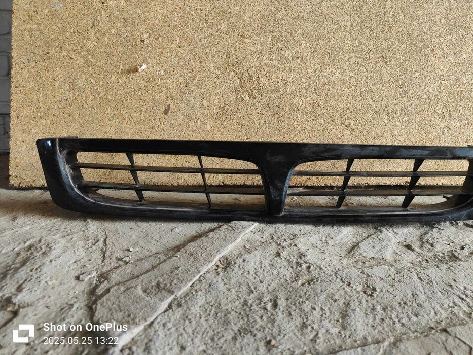 Продам решетку радиатора Mitsubishi Chariot