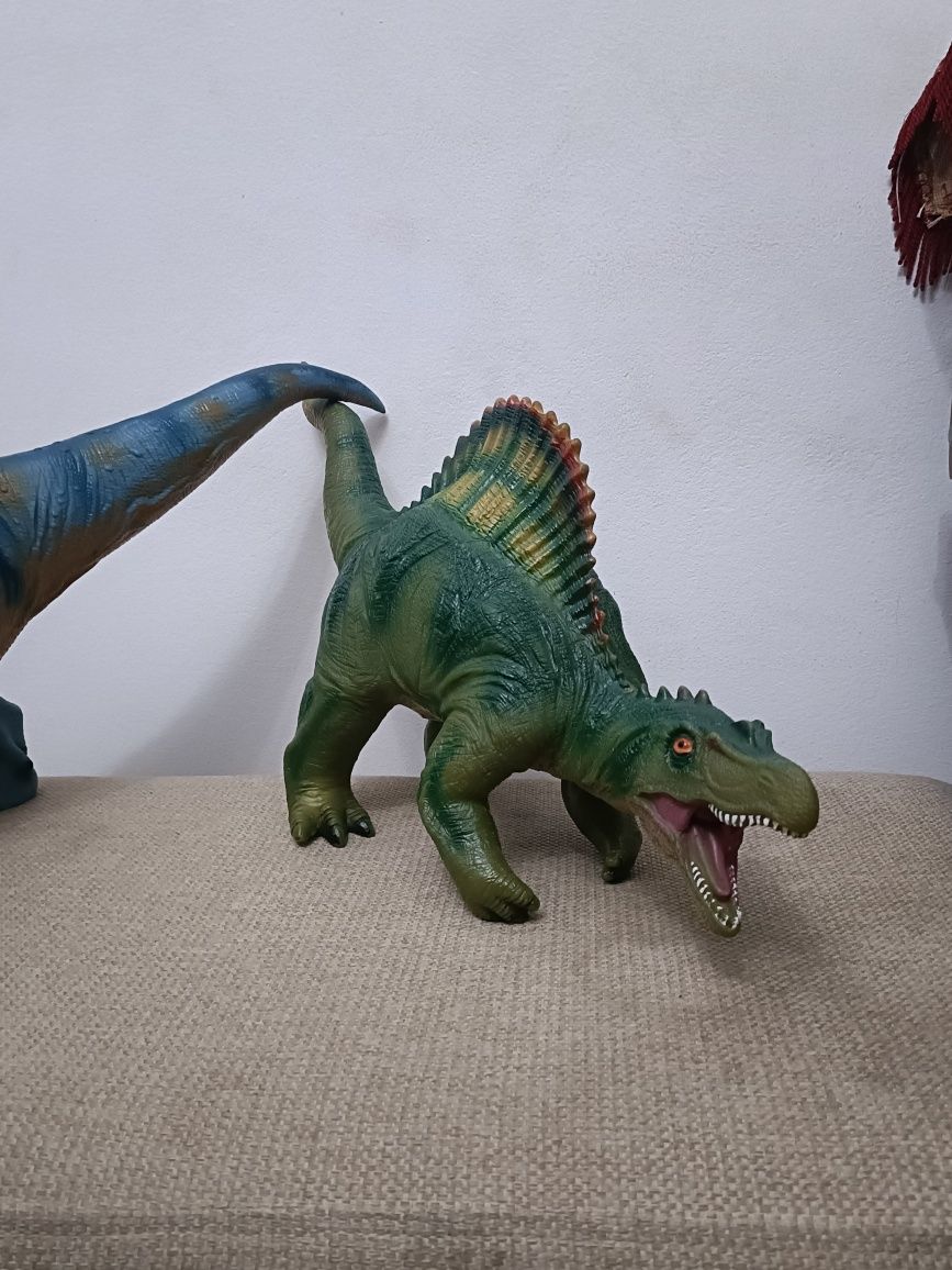 Dinozauri de jucarie