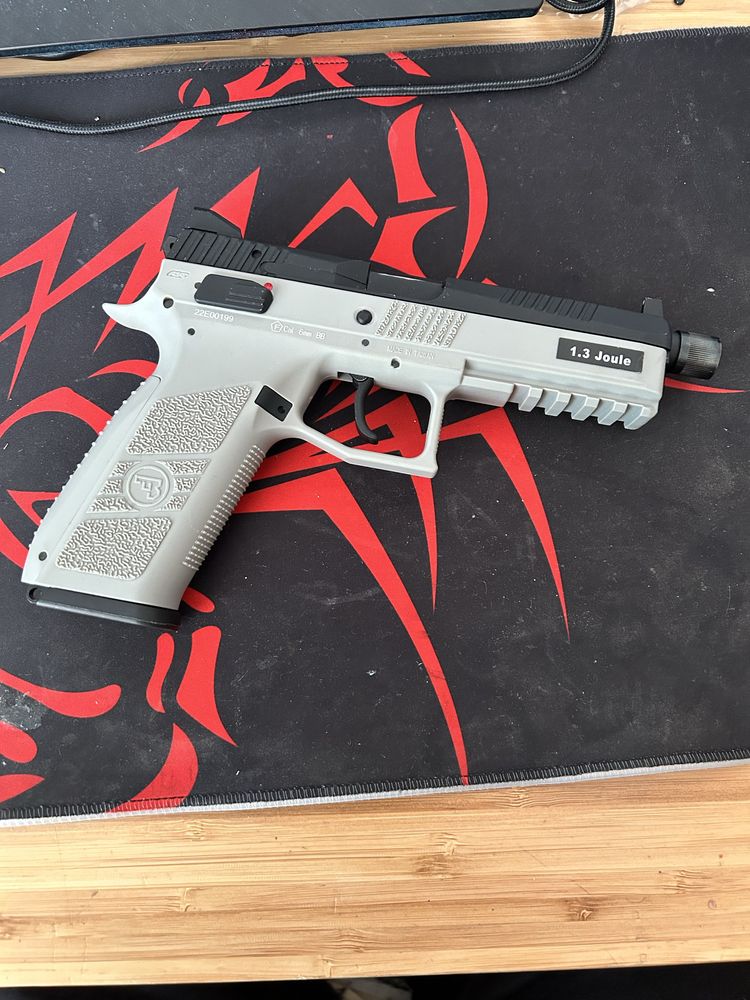 Pistol Airsoft CZ P-09