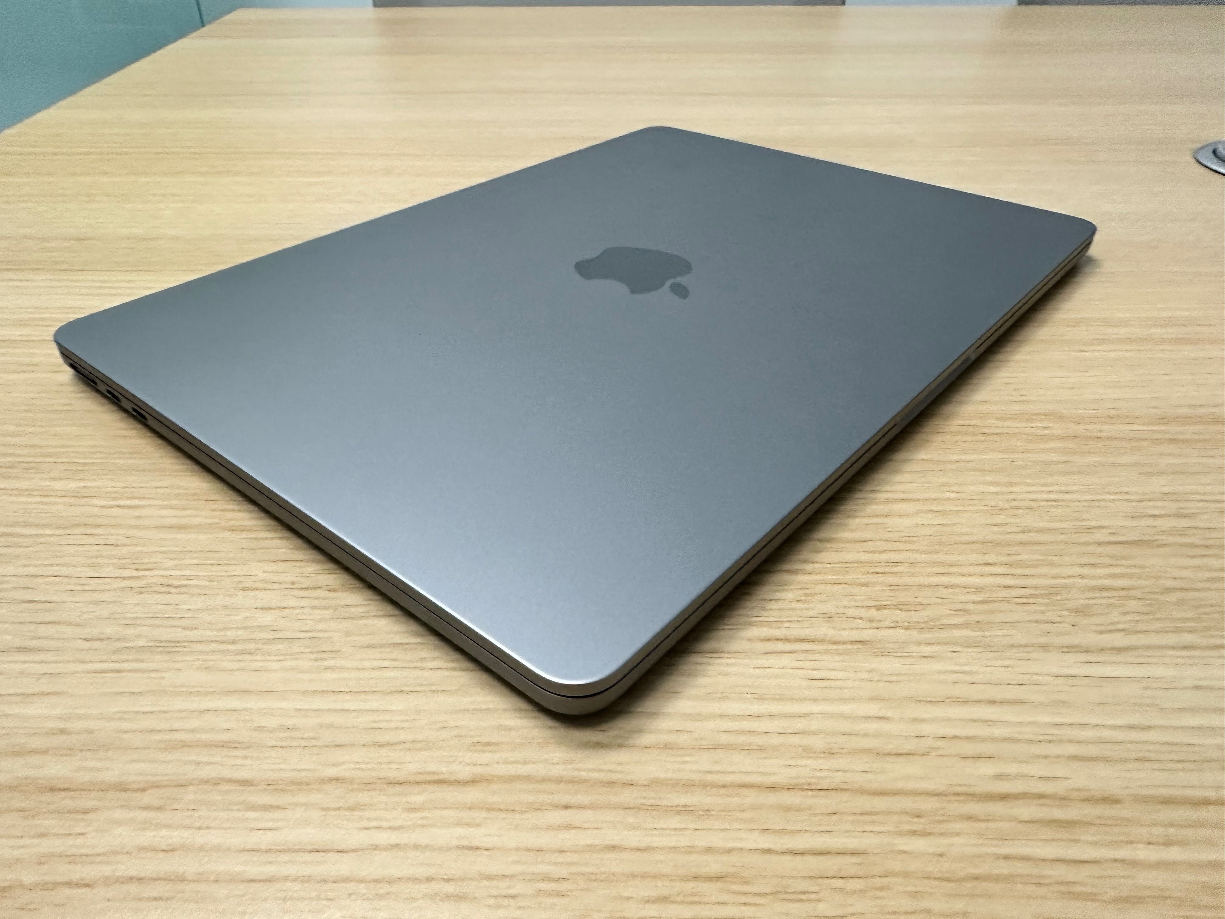 MacBook Air M2 13,6, като нов, гаранция