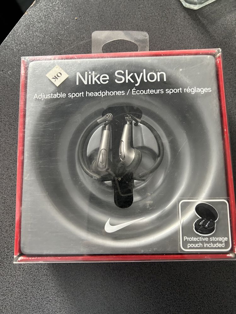 Casti sport metalice ajustabile cu fir - Nike Skylin