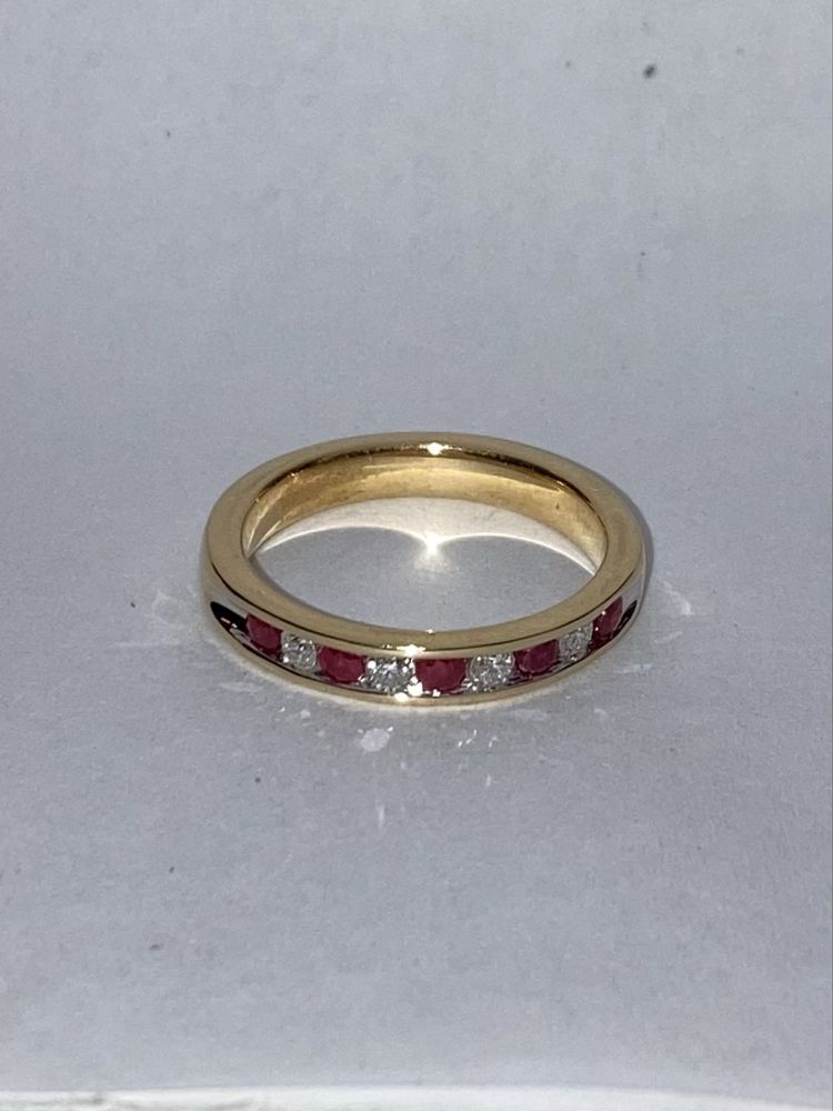 Inel aur 18kt.cu rubine si diamante