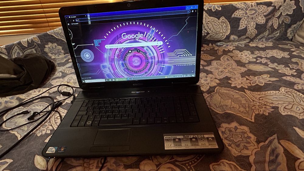 Лаптоп Acer G725 с Windows 7