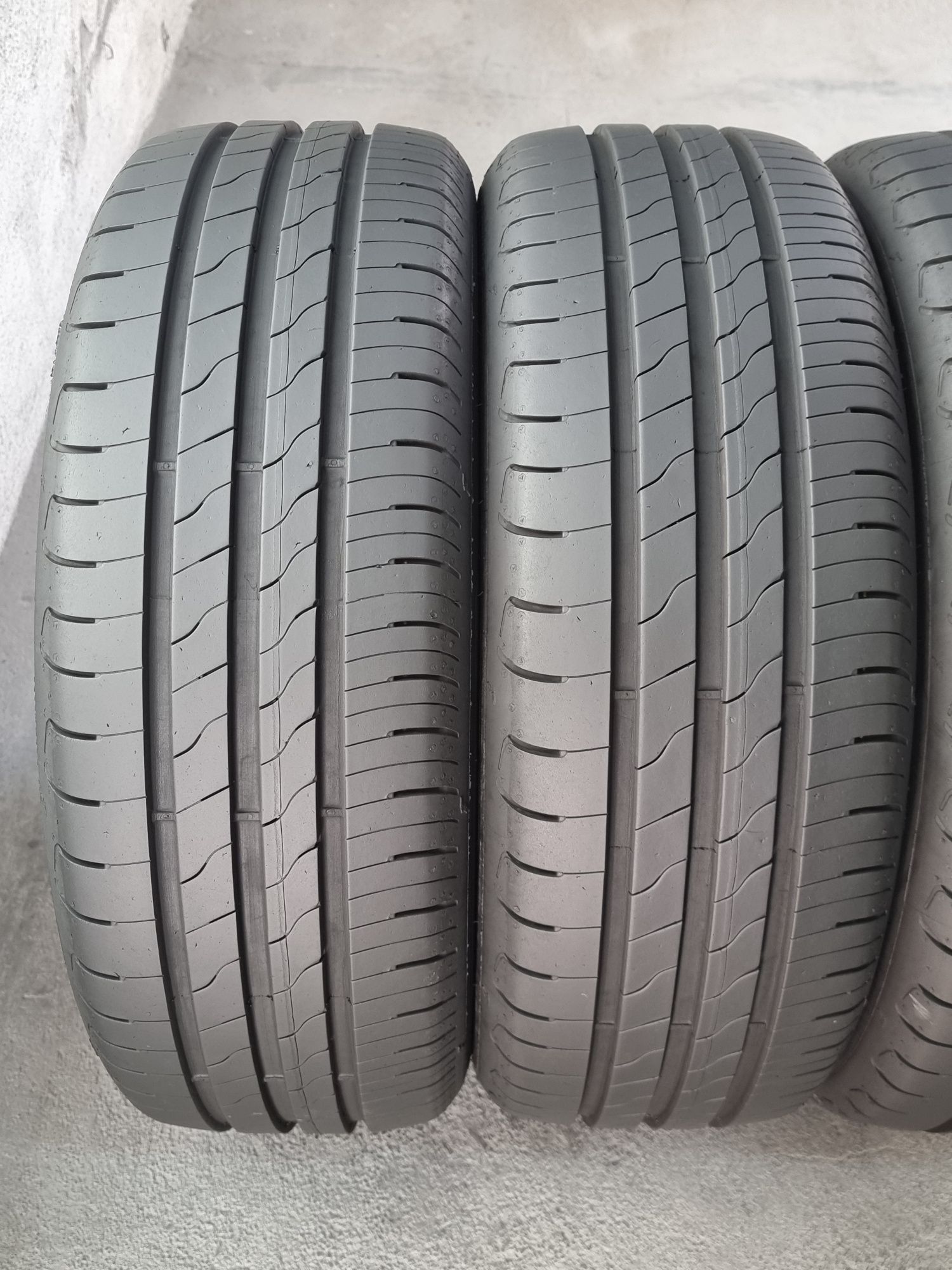 195/55/16 Goodyear 4Броя: 240лв 8мм