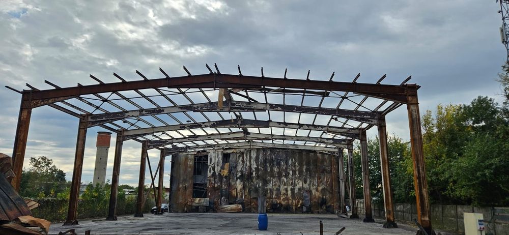 Vand structuri și hale metalice.
Avem pe stoc diferite dimensiuni și m