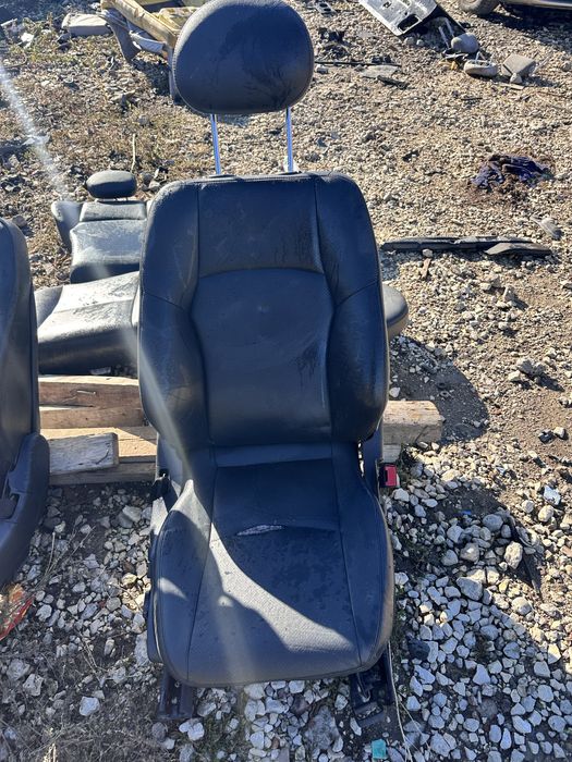 Кожен салон Mercedes C-Class W203 —  седан черен