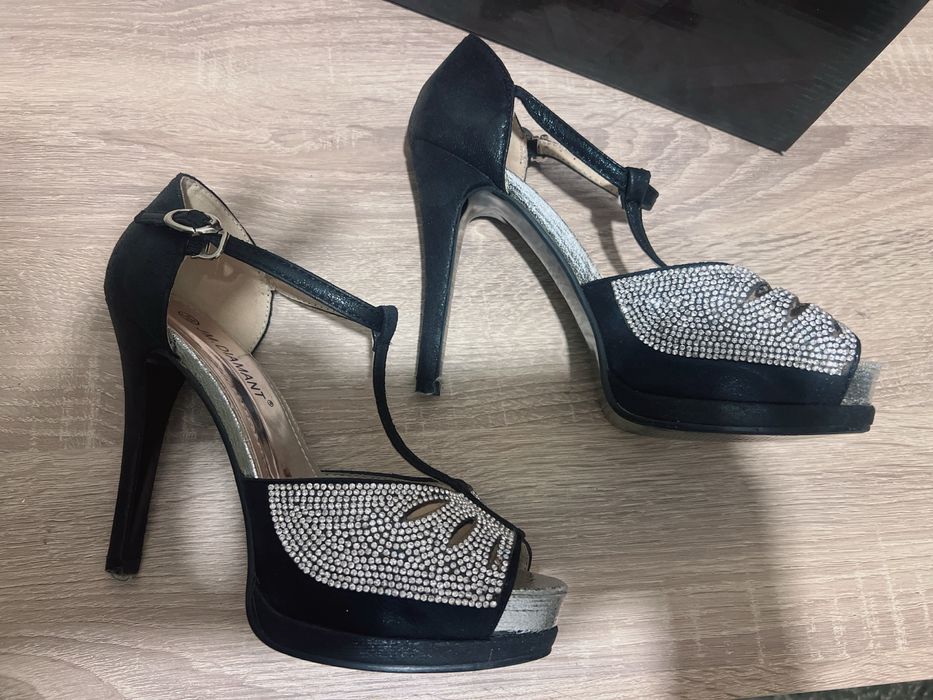 Елегантни черни обувки с камъни д