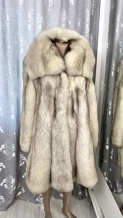 Haină din blană naturală de vulpe polară