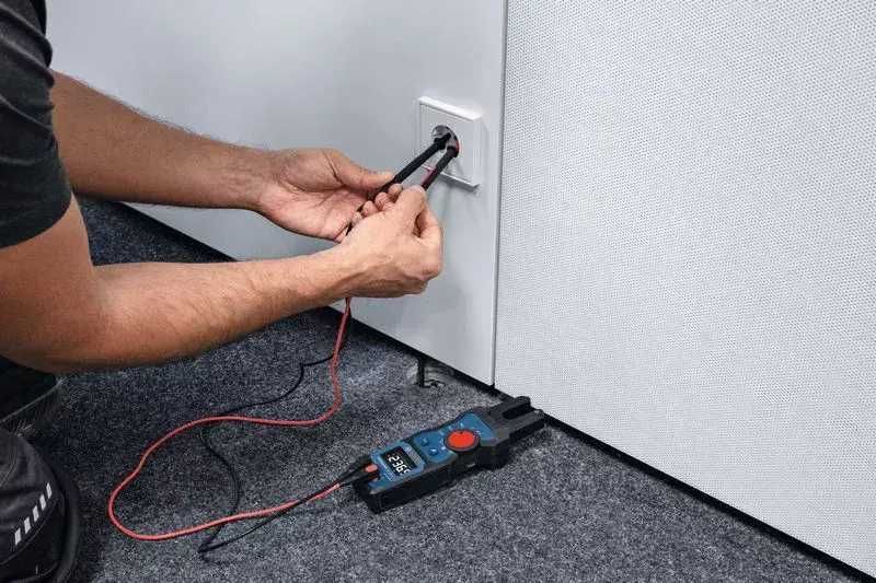 Измервателен тестер за напрежение - амперклещи GFM 1000-15 Bosch