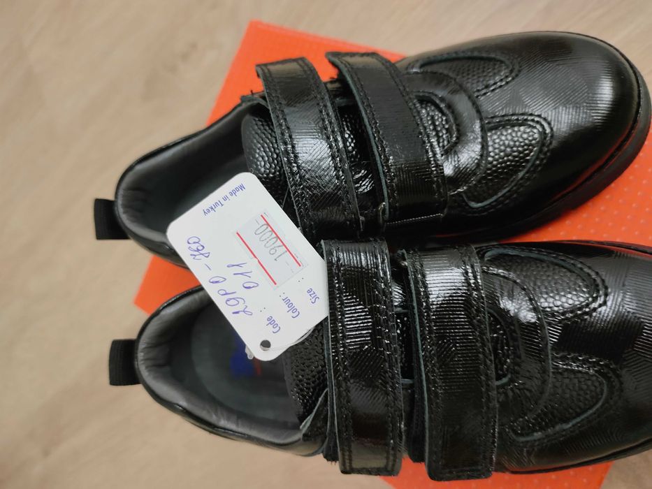 Тифлани фирмасының аяқ киімі