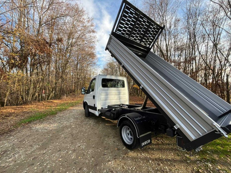 Iveco Daily 35C15, an fabricatie 2007, basculabil pe trei parti