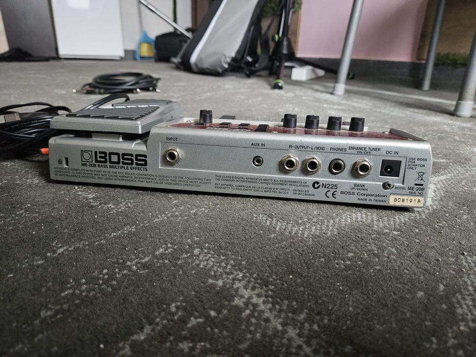 Мултиефект за бас китара BOSS ME 20 B + 9V захранване