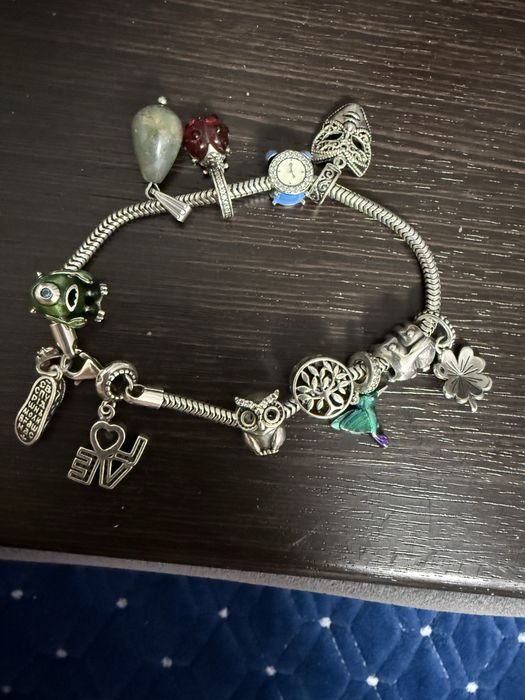 Продам браслет Пандора с шармами