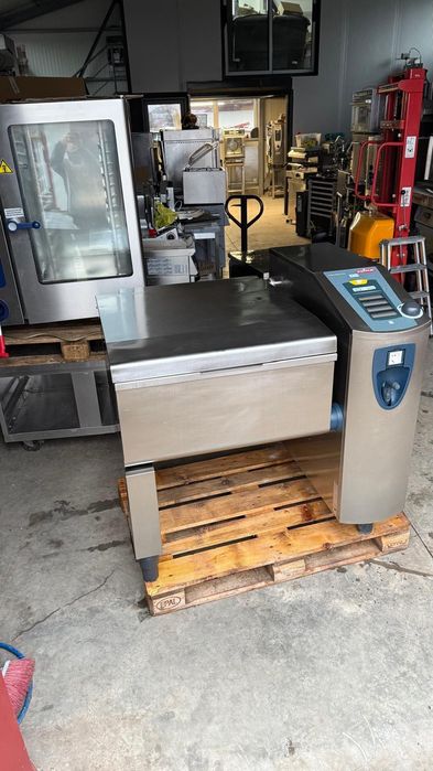 Tigaie basculanta inteligenta Rational Frima 100 litri sub presiune