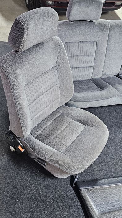 Interior original Volkswagen Golf 2 Carat (4usi)

Stare foarte buna
Sc