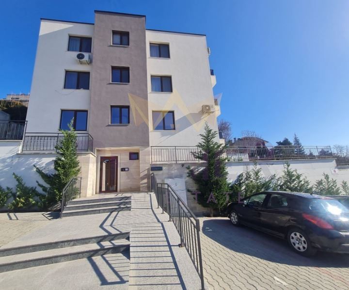 Дава се под наем Двустаен апартамент в Варна, Бриз - 70 кв.м за 612 € - Снимка #12