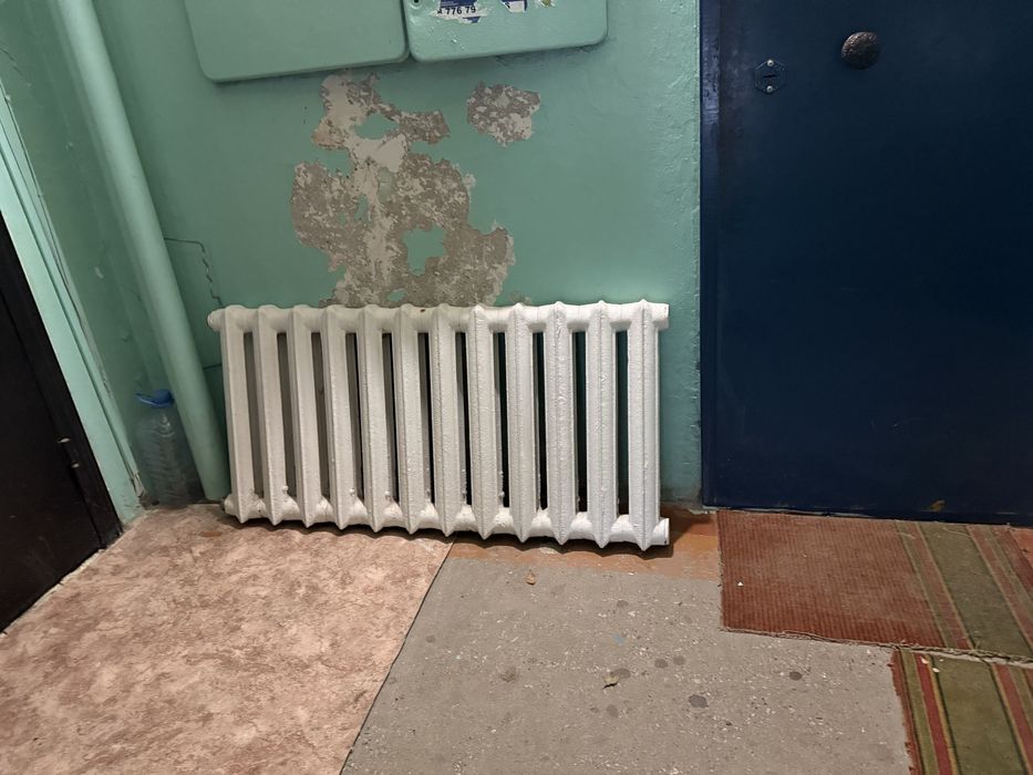 Продам чугунную батарею