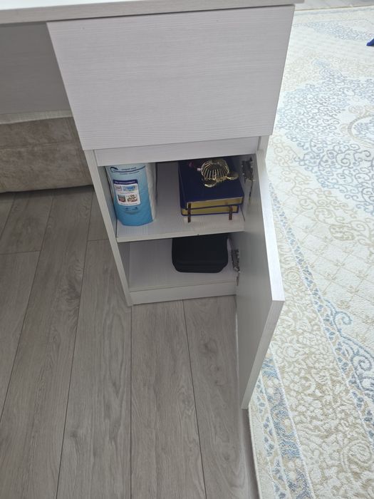 Продам школьную парто стол в хорошем состояние без царапин и сколов