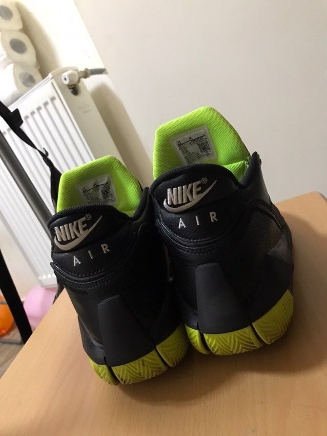 Nike Jordani model 2X3,aproape ca noi