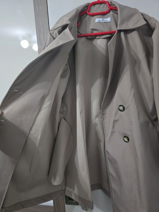 Trenci de dama de culoare crem