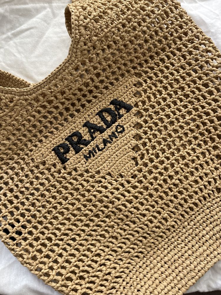 Prada плажна чанта оригинал