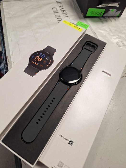 Samsung Galaxy Watch FE - Чисто НОВ !