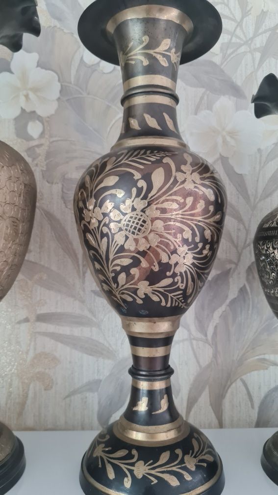 Продам две вазы индия