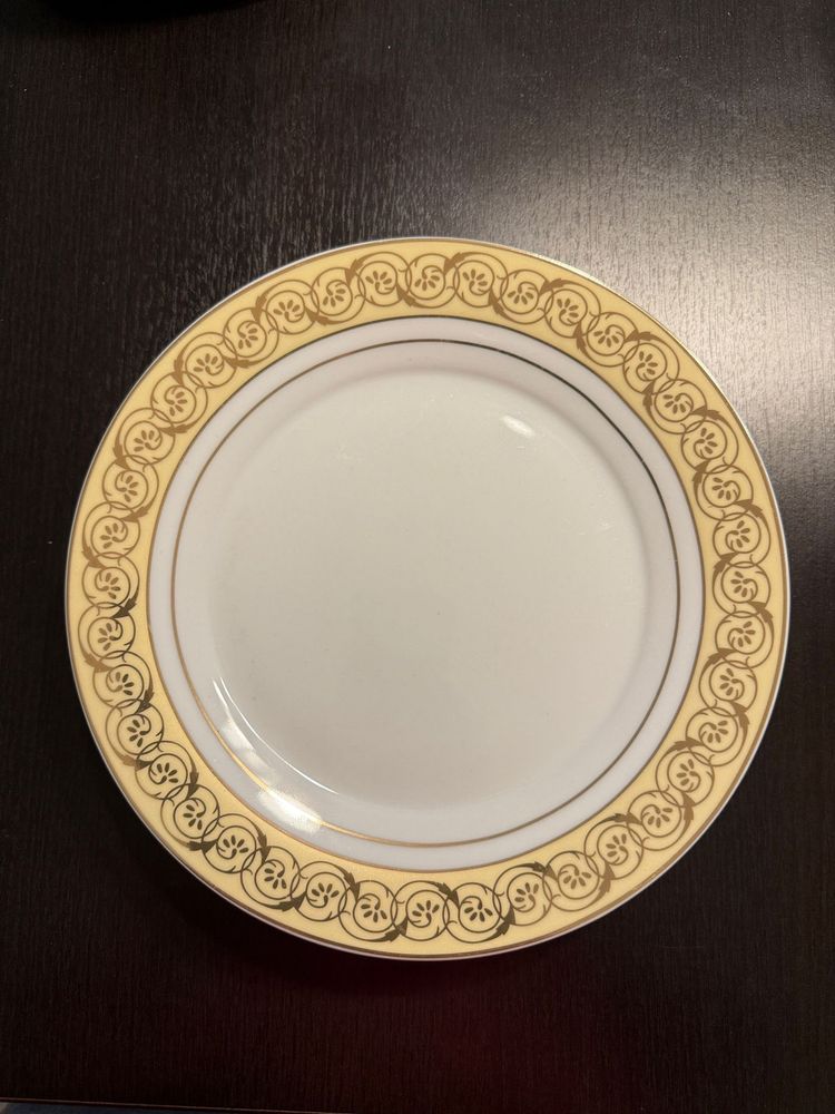 Set complet farfurii si cesti