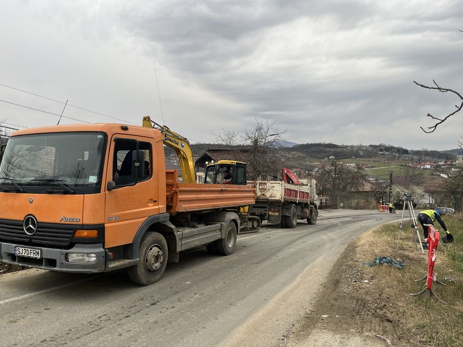 Transport marfa(nisip,piatra,pamant),inchiriez buldoexcavator,camion
