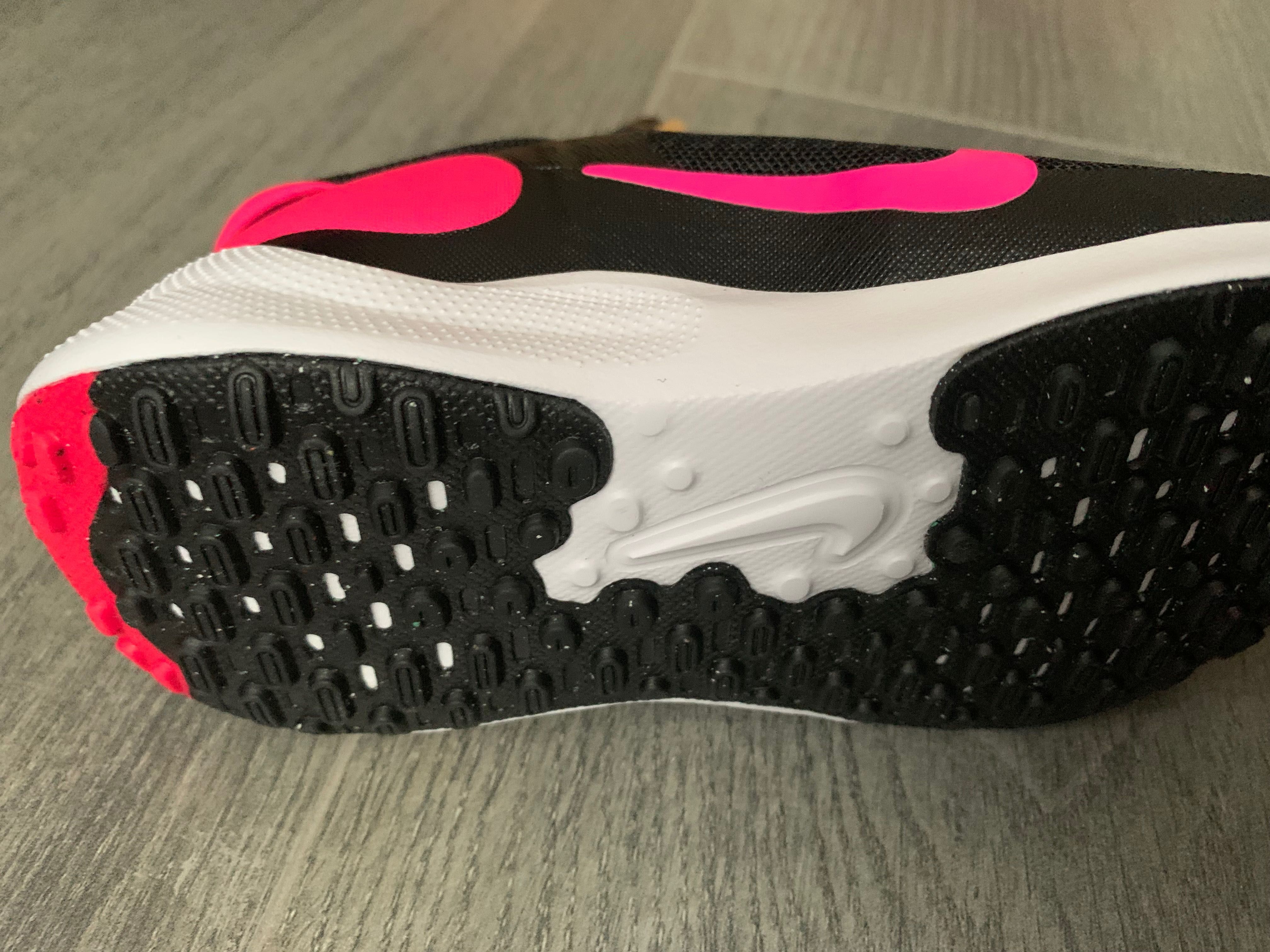 НОВИ детски маратонки Nike Revolution 7