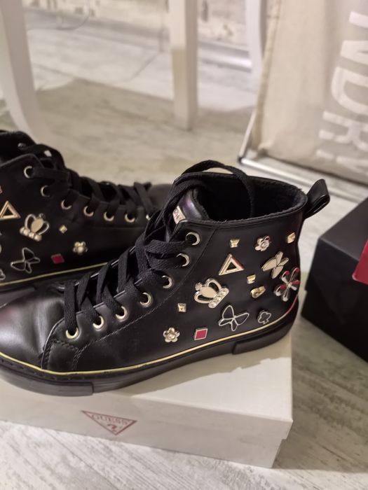 Дамски кецове Guess